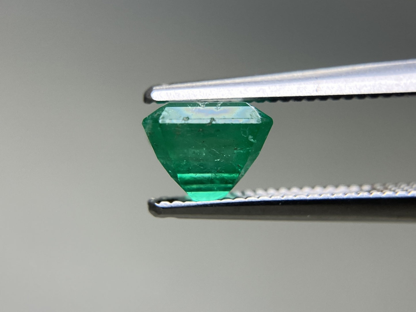 エメラルド 天然 1.032ct 中央宝石ソーティング付き 6.17㎜×5.43㎜×4.73㎜ ルース（ 裸石 ） 7328YY