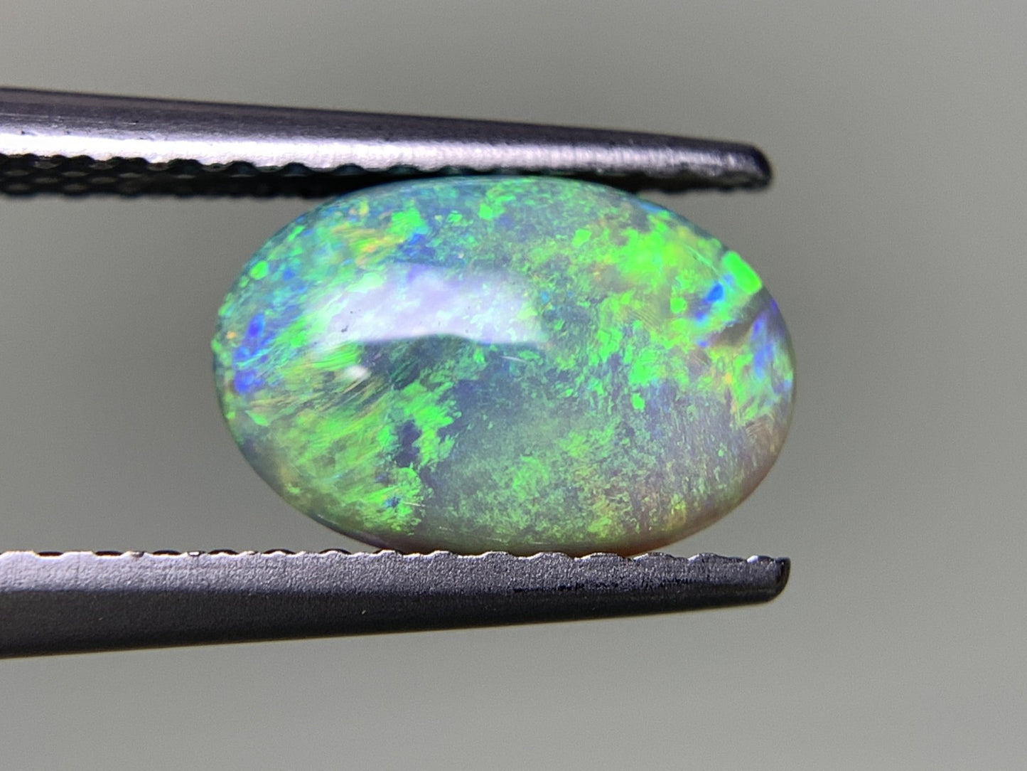ブラックオパール 1.600ct 宝石ソーティング付き  9.3㎜×6.2㎜×4.3㎜  ルース（ 裸石 ） 2526Y