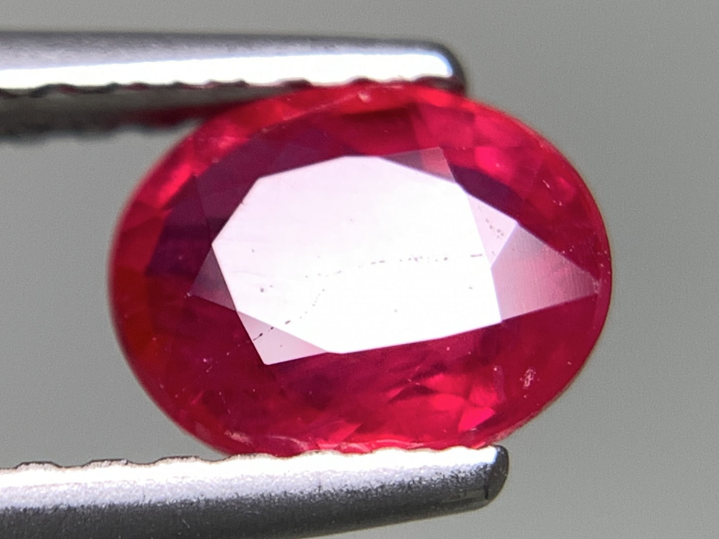 ルビー 天然 0.999ct 宝石ソーティング付き 6.3㎜×5.1㎜×3.0㎜ ルース（ 裸石 ） 3197Y