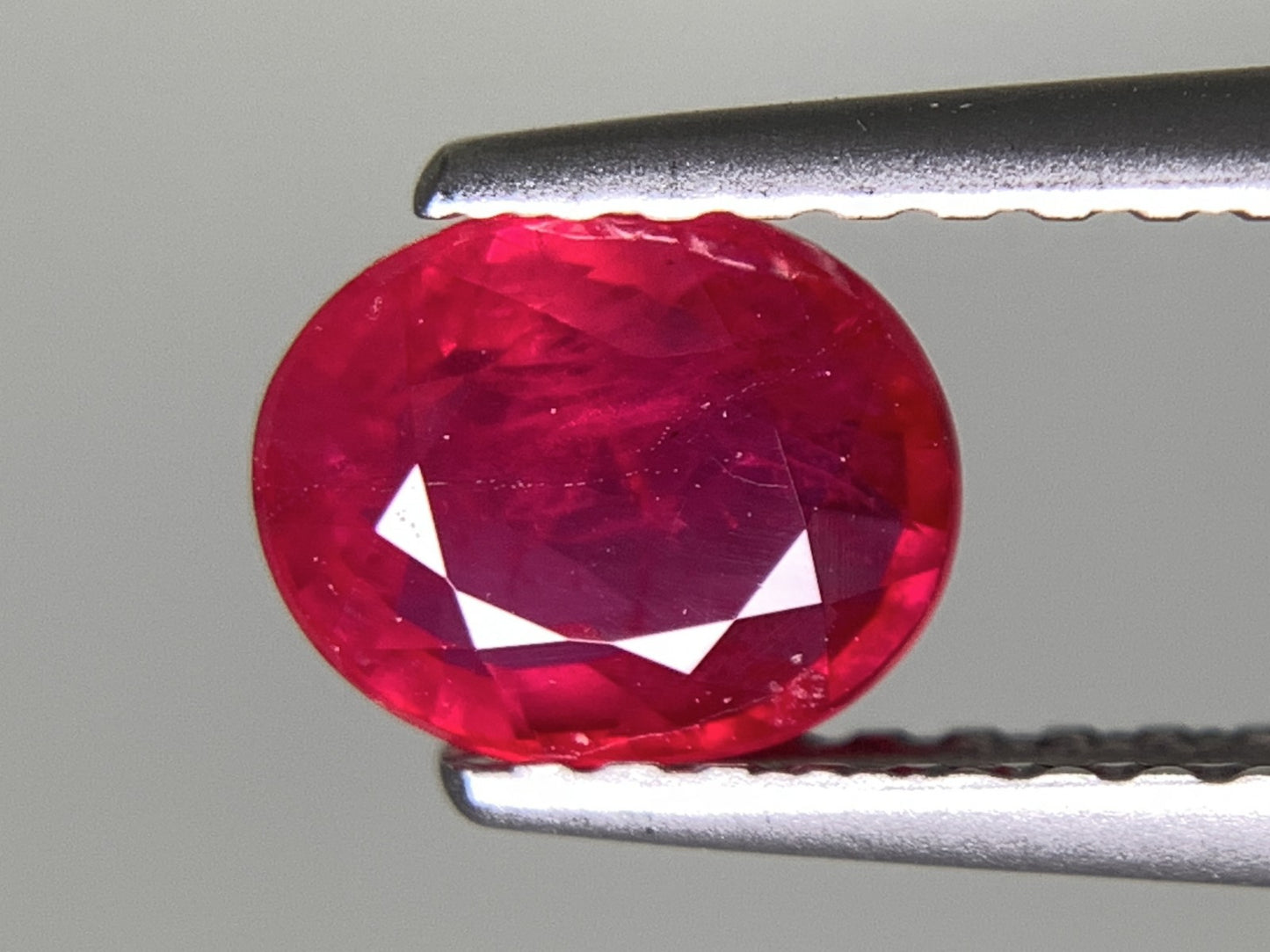 ルビー 天然 0.999ct 宝石ソーティング付き 6.3㎜×5.1㎜×3.0㎜ ルース（ 裸石 ） 3197Y