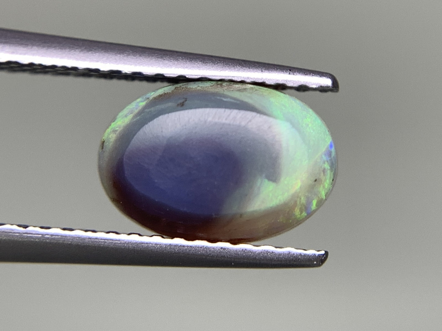 ブラックオパール 1.600ct 宝石ソーティング付き  9.3㎜×6.2㎜×4.3㎜  ルース（ 裸石 ） 2526Y