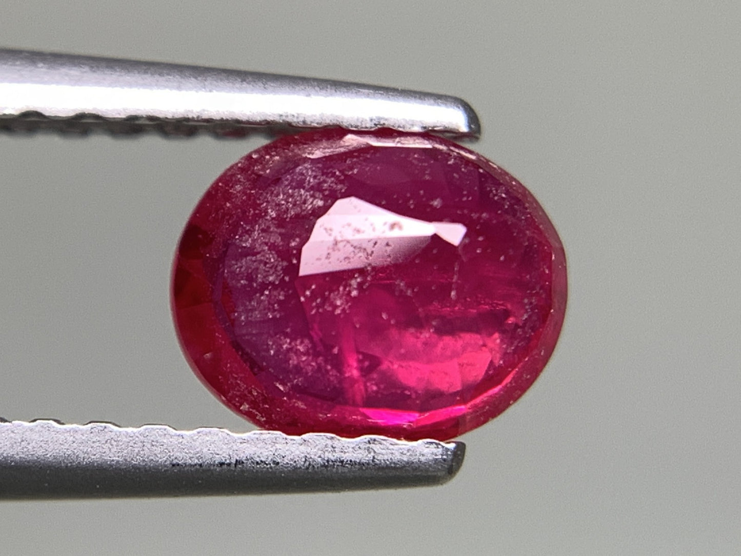 ルビー 天然 0.999ct 宝石ソーティング付き 6.3㎜×5.1㎜×3.0㎜ ルース（ 裸石 ） 3197Y