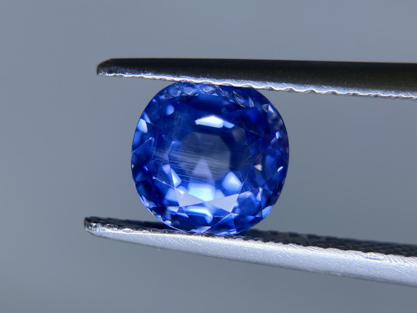 サファイア 非加熱 No heat　スリランカ産 2.75ct GIA宝石鑑別書付き  6.88㎜×6.87㎜×6.18㎜ ルース（ 裸石 ） 2164S