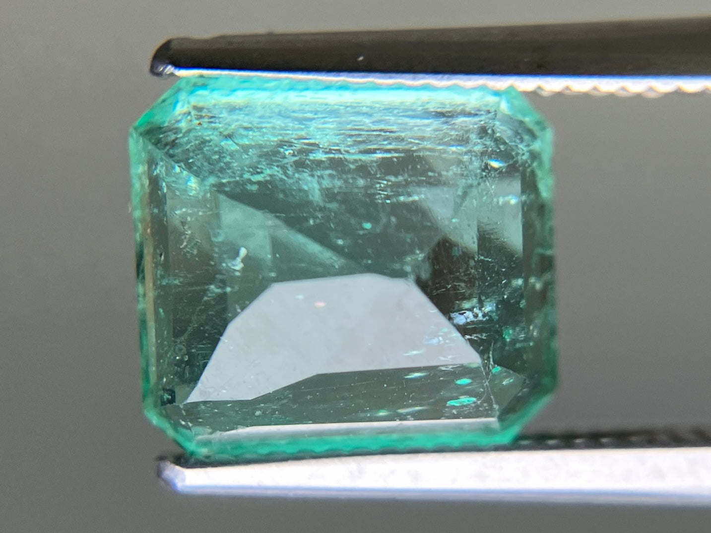 エメラルド 天然 3.063ct 中央宝石ソーティング付き 9.15㎜×8.27㎜×5.61㎜ ルース（ 裸石 ） 7340YY