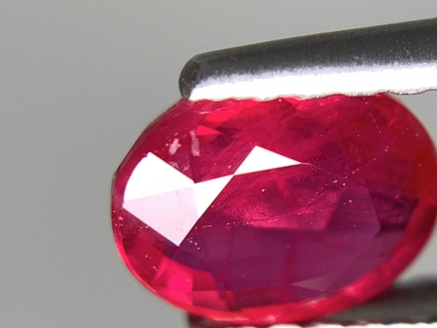 ルビー 天然 0.999ct 宝石ソーティング付き 6.3㎜×5.1㎜×3.0㎜ ルース（ 裸石 ） 3197Y