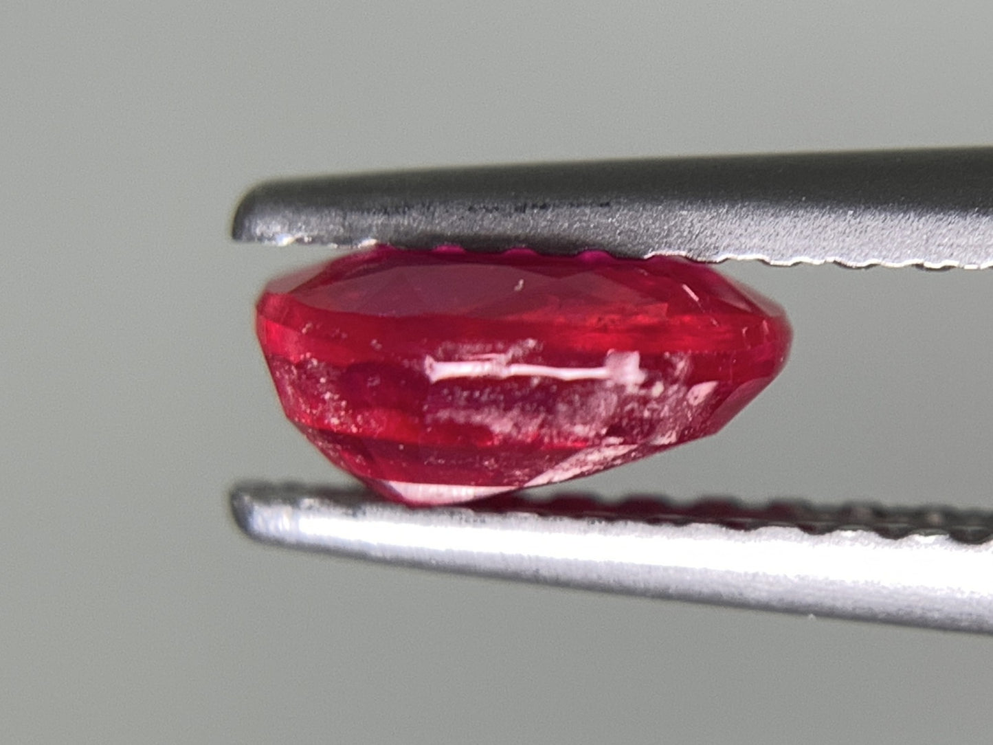 ルビー 天然 0.999ct 宝石ソーティング付き 6.3㎜×5.1㎜×3.0㎜ ルース（ 裸石 ） 3197Y