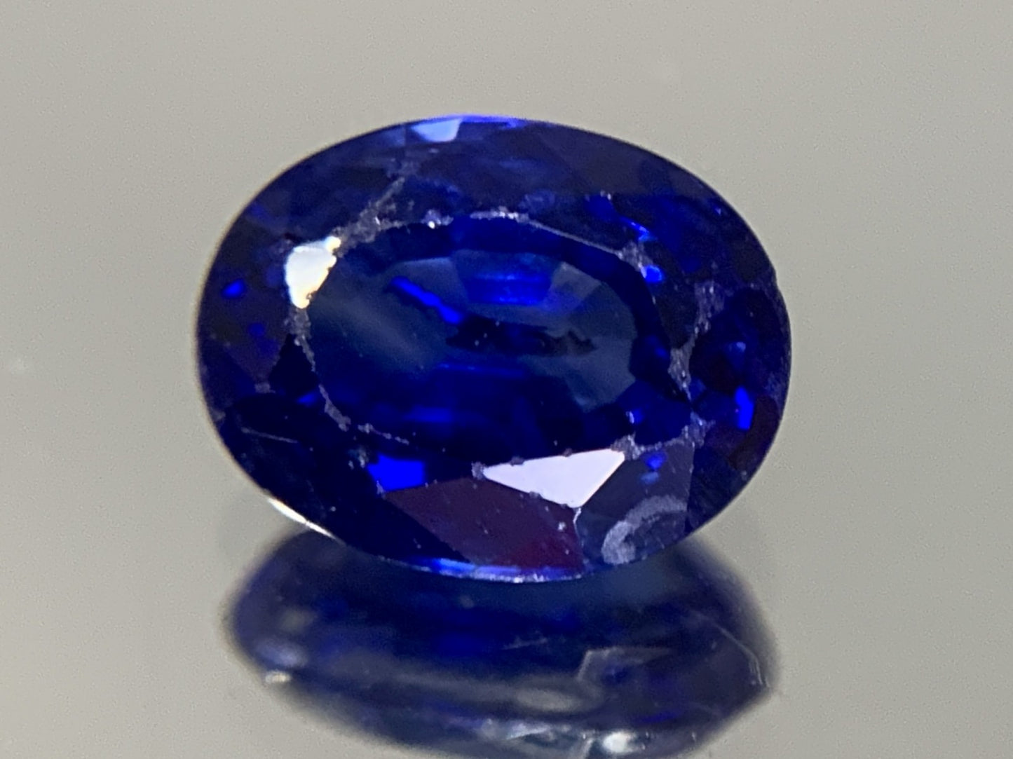 サファイア 1.676ct  宝石ソーティング付き  7.6㎜×5.9㎜×3.9㎜  ルース（ 裸石 ） 1921Y