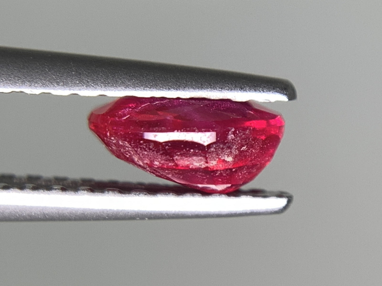 ルビー 天然 0.999ct 宝石ソーティング付き 6.3㎜×5.1㎜×3.0㎜ ルース（ 裸石 ） 3197Y