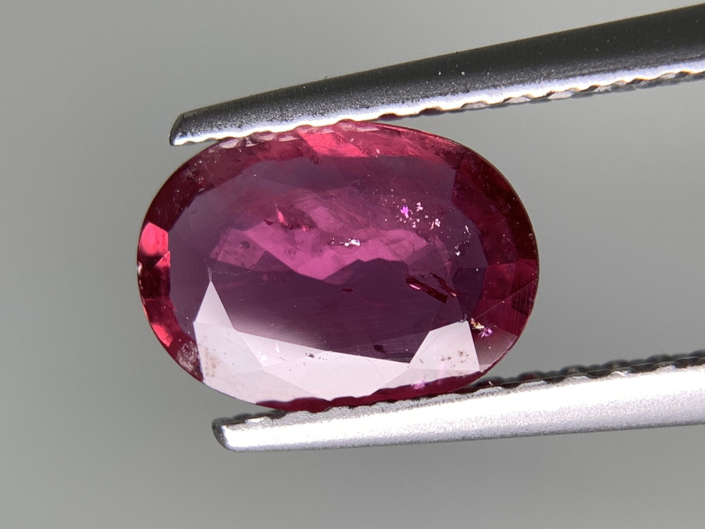 ルビー 天然 1.071ct 宝石ソーティング付き 8.0㎜×5.8㎜×2.0㎜ ルース（ 裸石 ） 2605Y