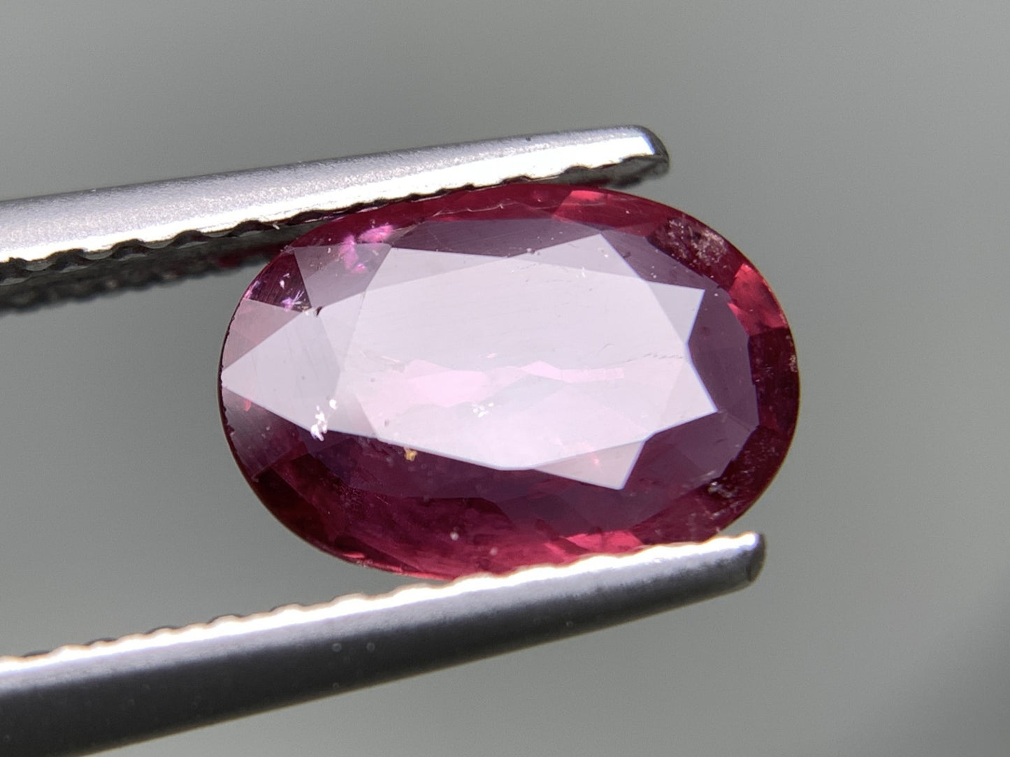 ルビー 天然 1.071ct 宝石ソーティング付き 8.0㎜×5.8㎜×2.0㎜ ルース（ 裸石 ） 2605Y