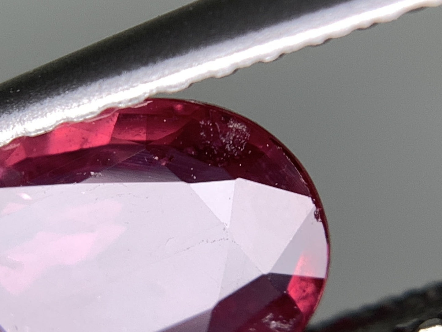ルビー 天然 1.071ct 宝石ソーティング付き 8.0㎜×5.8㎜×2.0㎜ ルース（ 裸石 ） 2605Y