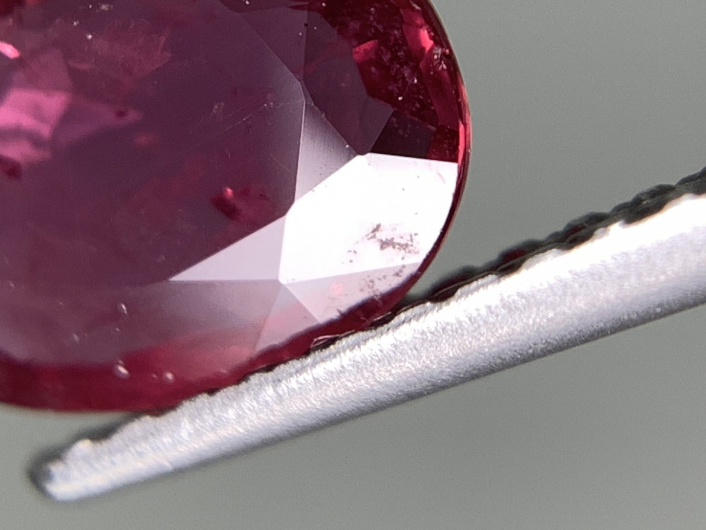 ルビー 天然 1.071ct 宝石ソーティング付き 8.0㎜×5.8㎜×2.0㎜ ルース（ 裸石 ） 2605Y