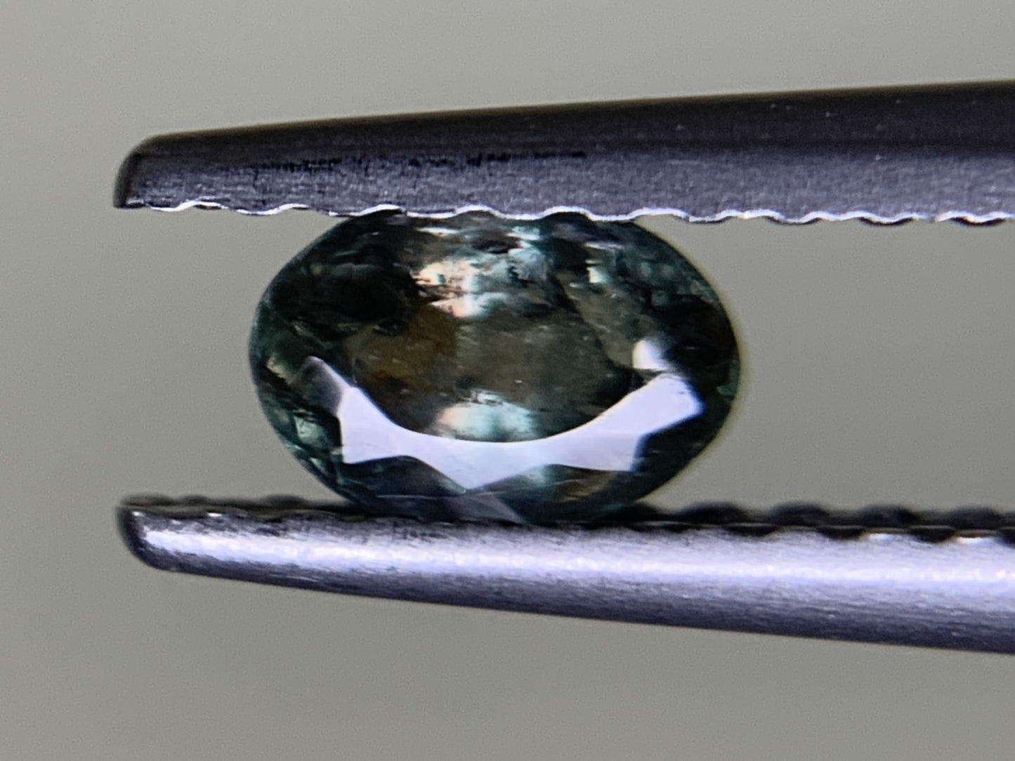 アレキサンドライト  0.306ct  中央宝石ソーティング付き  4.73㎜×3.32㎜×2.38㎜  ルース（ 裸石 ） 3440Y