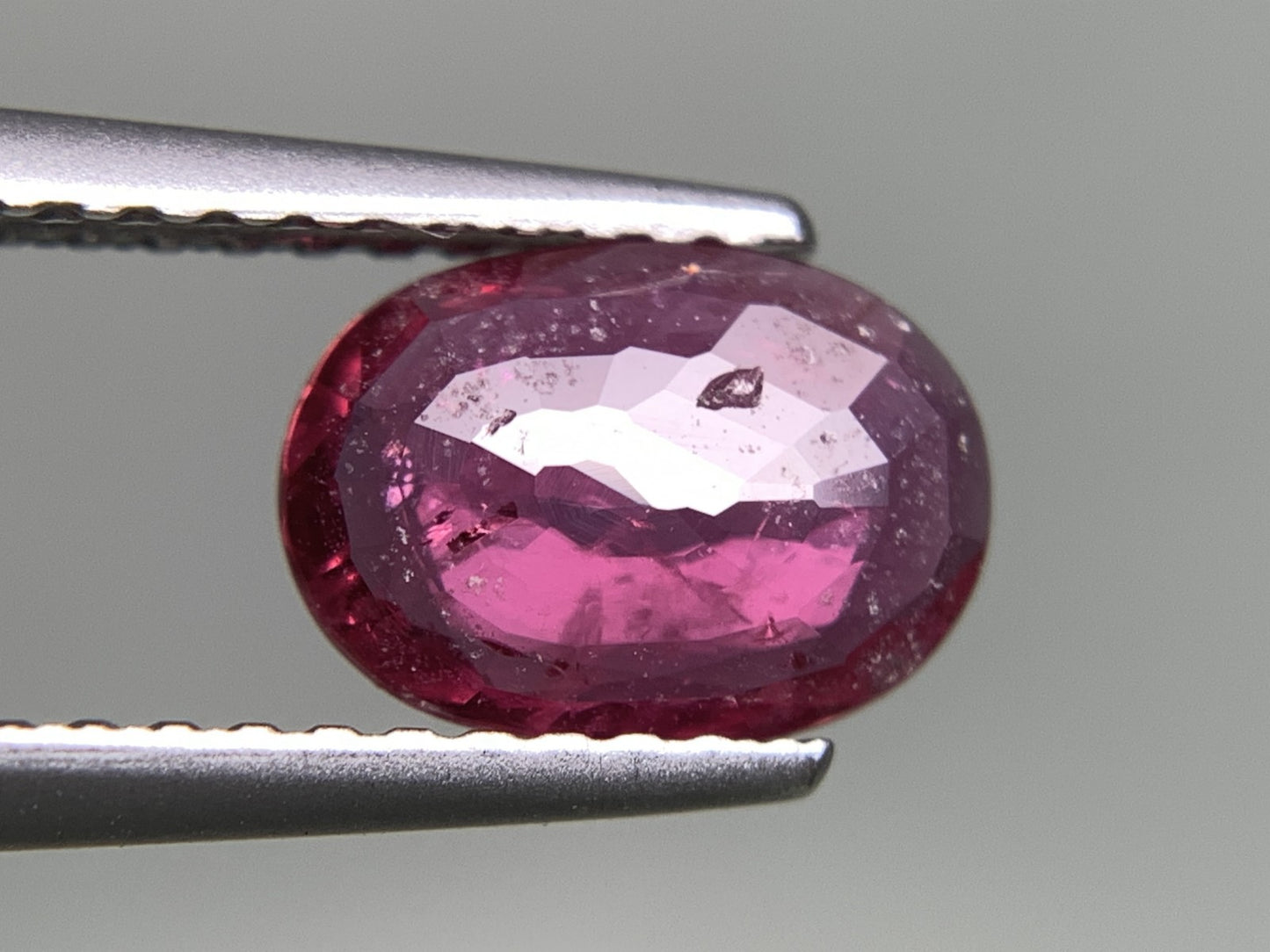 ルビー 天然 1.071ct 宝石ソーティング付き 8.0㎜×5.8㎜×2.0㎜ ルース（ 裸石 ） 2605Y