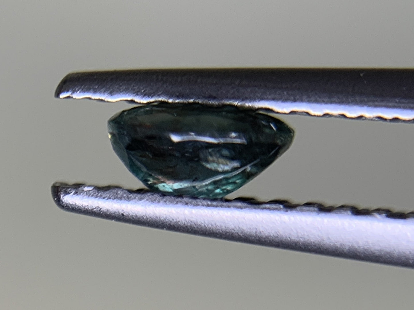 アレキサンドライト  0.306ct  中央宝石ソーティング付き  4.73㎜×3.32㎜×2.38㎜  ルース（ 裸石 ） 3440Y