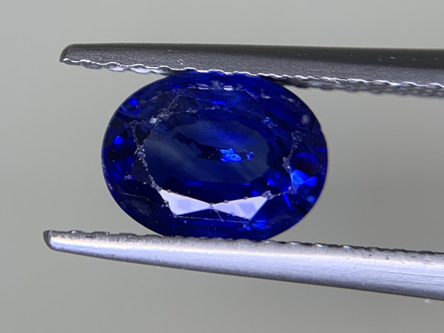 サファイア 1.676ct  宝石ソーティング付き  7.6㎜×5.9㎜×3.9㎜  ルース（ 裸石 ） 1921Y