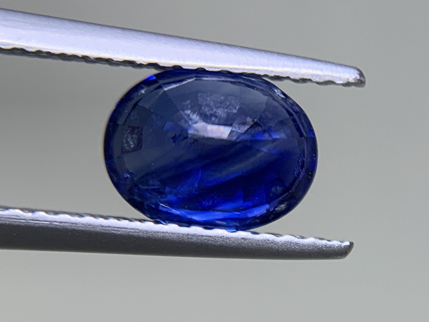 サファイア 1.676ct  宝石ソーティング付き  7.6㎜×5.9㎜×3.9㎜  ルース（ 裸石 ） 1921Y