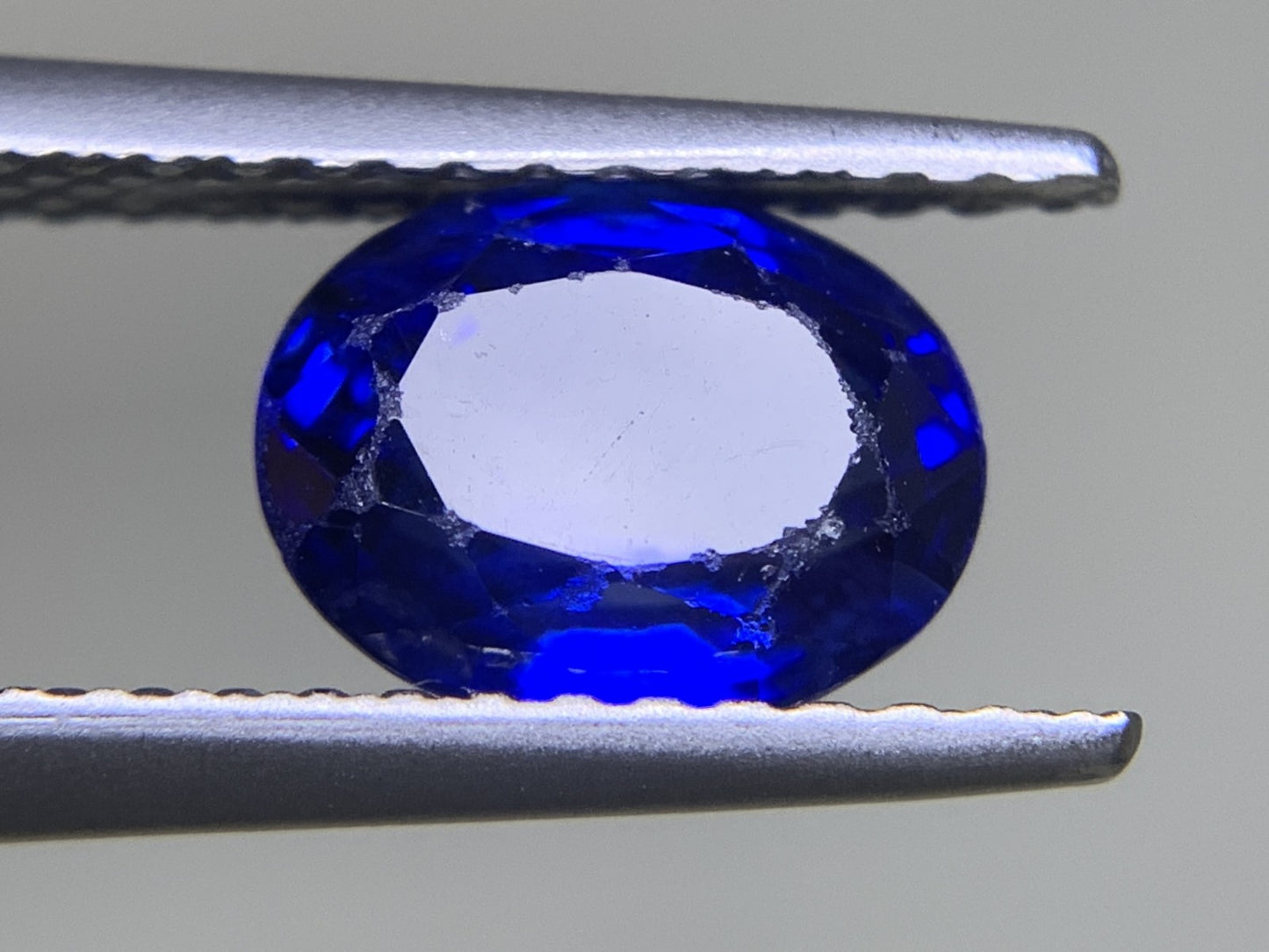 サファイア 1.676ct  宝石ソーティング付き  7.6㎜×5.9㎜×3.9㎜  ルース（ 裸石 ） 1921Y
