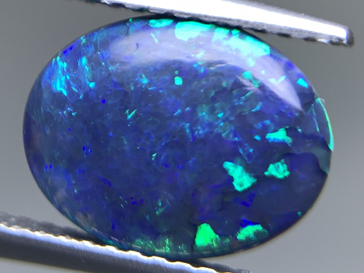 ブラックオパール 天然  1.553ct  中央宝石ソーティング付き  10.6㎜×8.3㎜×2.7㎜  ルース（ 裸石 ） 5895Y