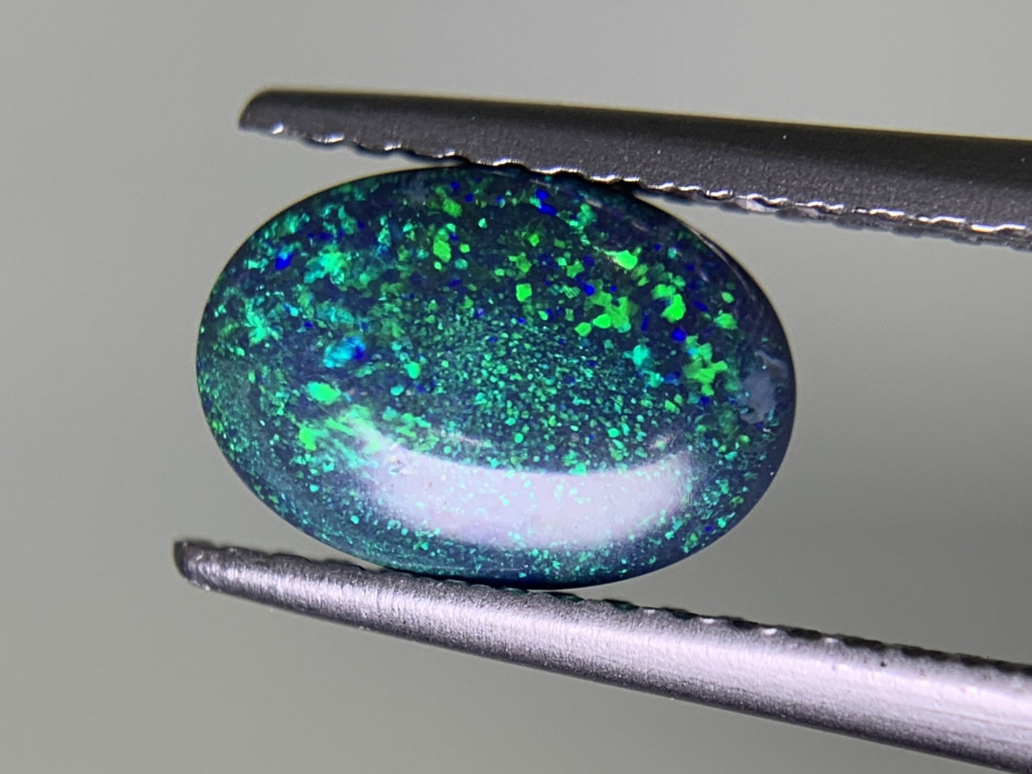 ブラックオパール 1.051ct 宝石ソーティング付き  8.7㎜×6.1㎜×2.9㎜  ルース（ 裸石 ） 3713Y