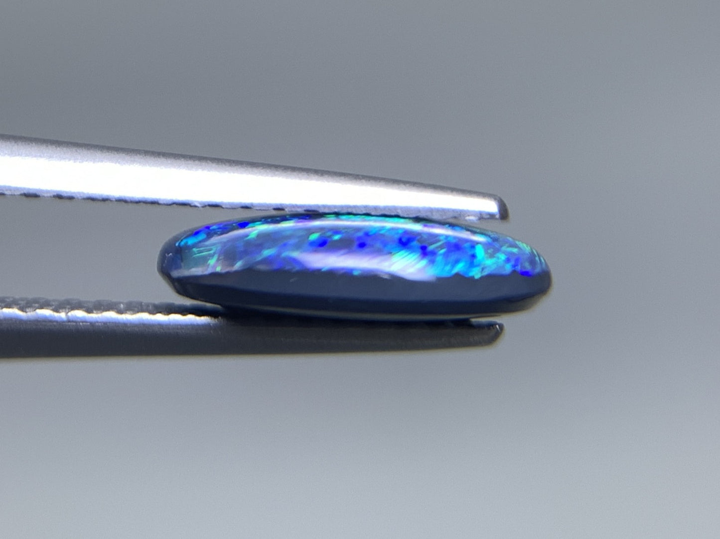 ブラックオパール 天然  1.553ct  中央宝石ソーティング付き  10.6㎜×8.3㎜×2.7㎜  ルース（ 裸石 ） 5895Y