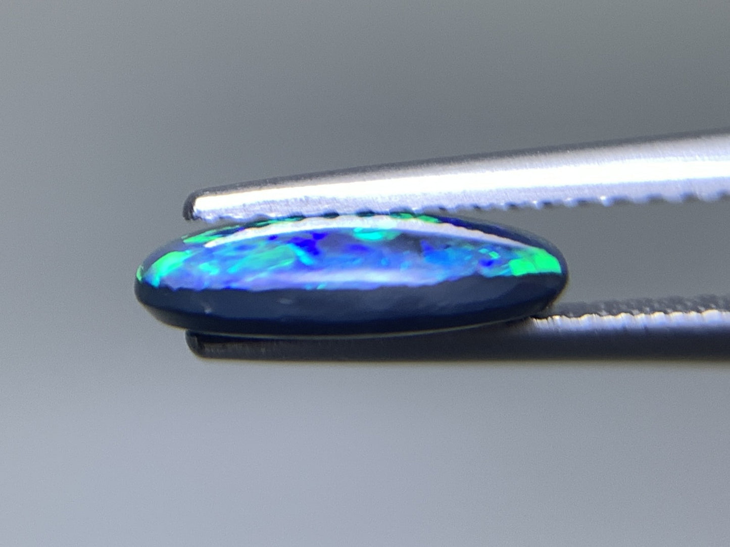 ブラックオパール 天然  1.553ct  中央宝石ソーティング付き  10.6㎜×8.3㎜×2.7㎜  ルース（ 裸石 ） 5895Y