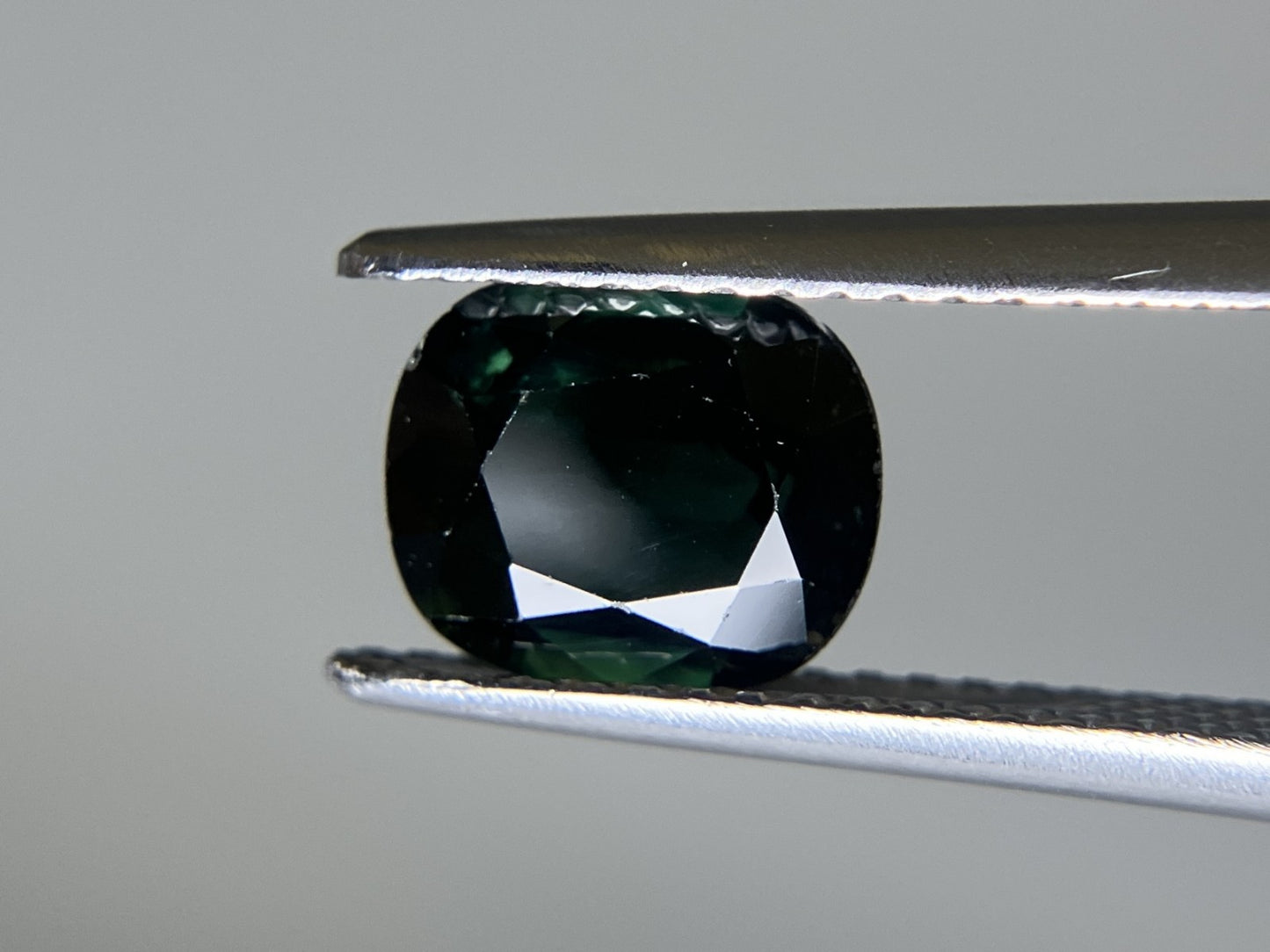 天然サファイア 非加熱 タイ産 1.74ct GIA鑑別書付き  7.93㎜×6.78㎜×3.38㎜ ルース（ 裸石 ） 2398S