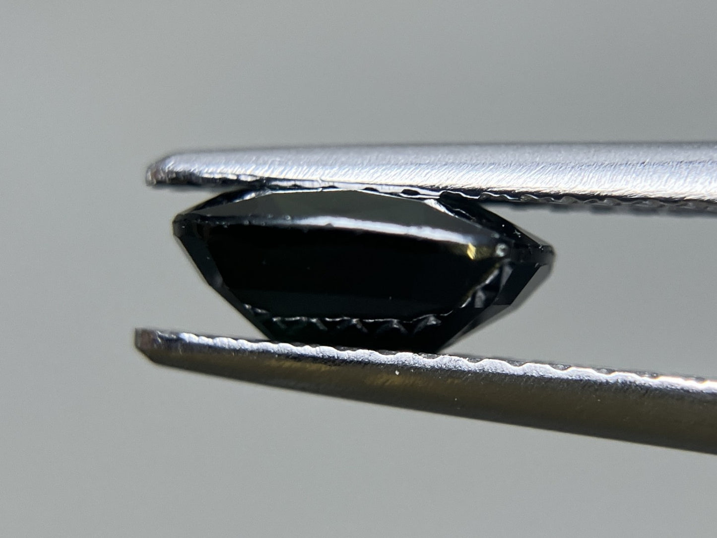天然サファイア 非加熱 タイ産 1.74ct GIA鑑別書付き  7.93㎜×6.78㎜×3.38㎜ ルース（ 裸石 ） 2398S