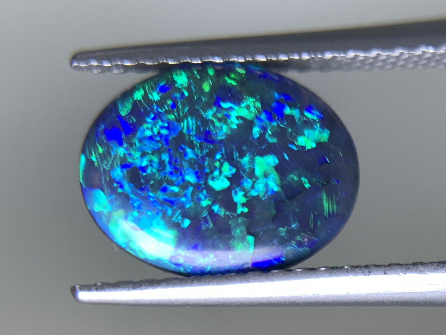 ブラックオパール 天然  1.553ct  中央宝石ソーティング付き  10.6㎜×8.3㎜×2.7㎜  ルース（ 裸石 ） 5895Y