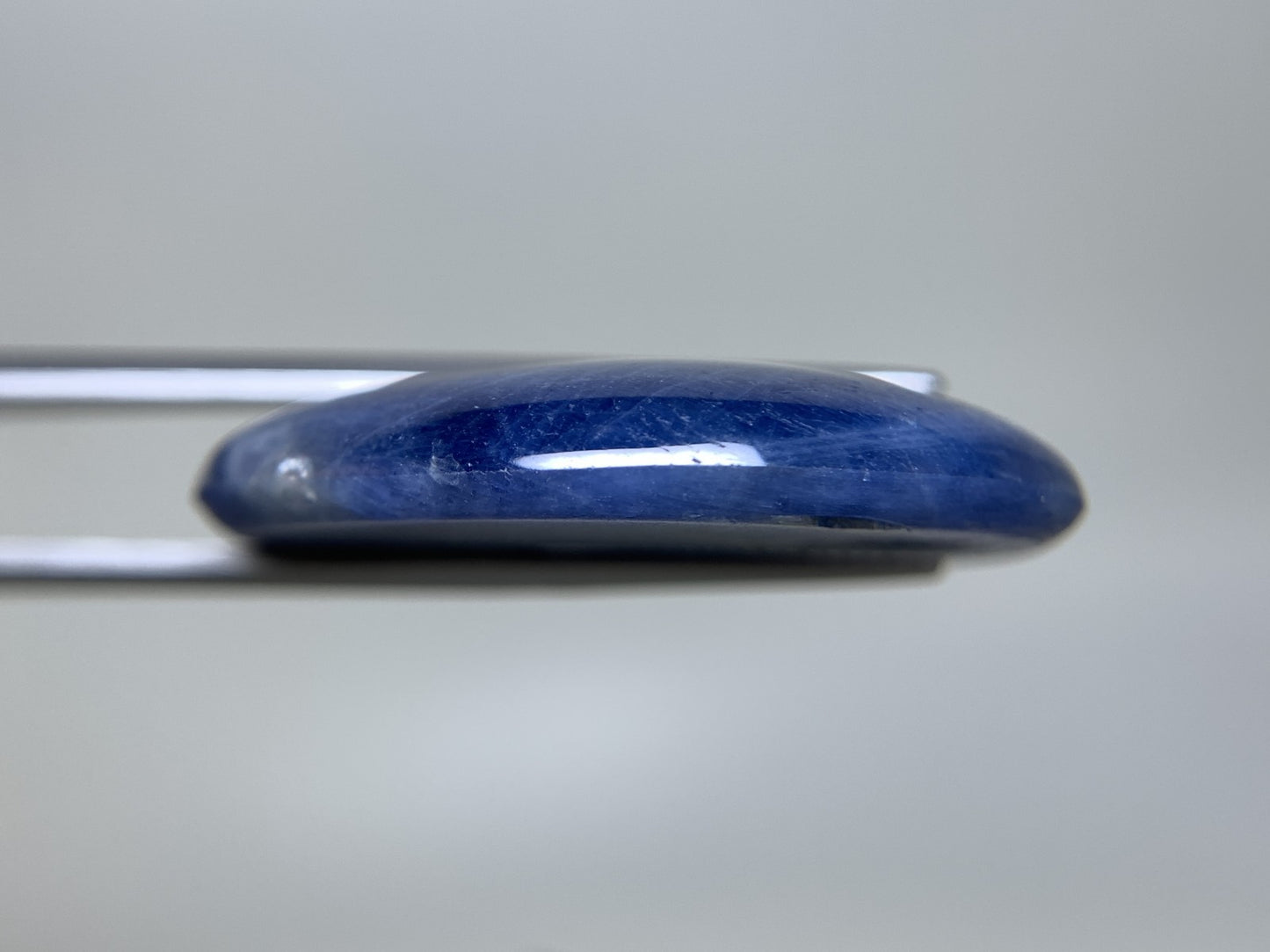 サファイア 天然 84.534ct 中央宝石ソーティング付き 34.4㎜×29.8㎜×6.9㎜ ルース（ 裸石 ） 6776Y