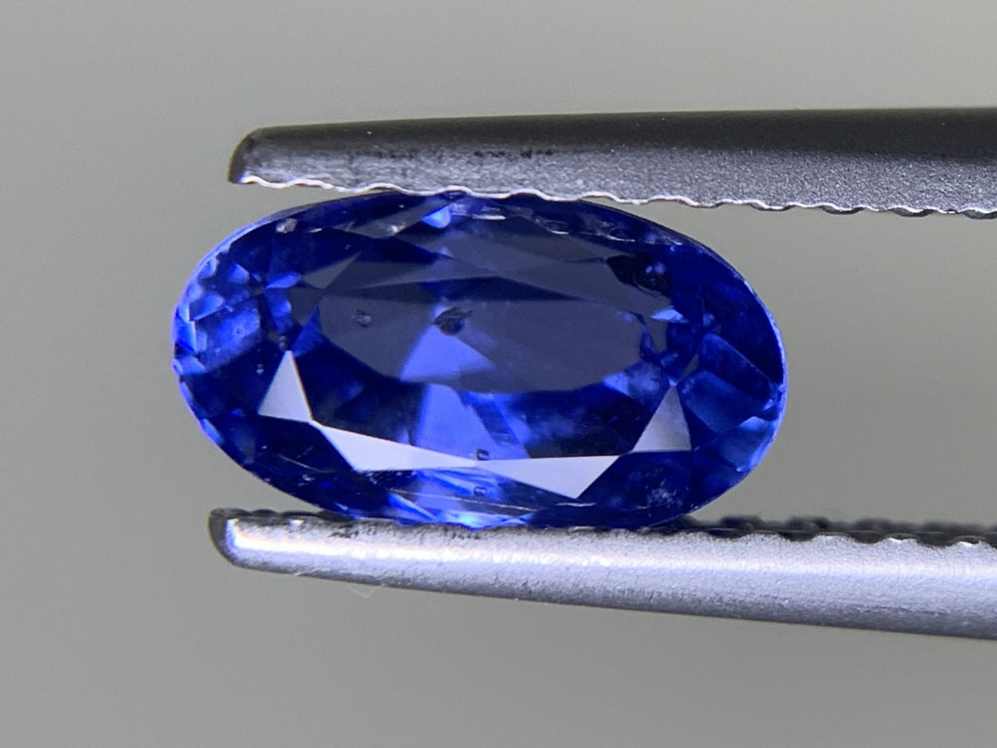 サファイア  1.36ct  GIA宝石鑑別書付き  Sri Lanka  No heat  7.51㎜×4.26㎜×4.43㎜  ルース（ 裸石 ）   1818Y
