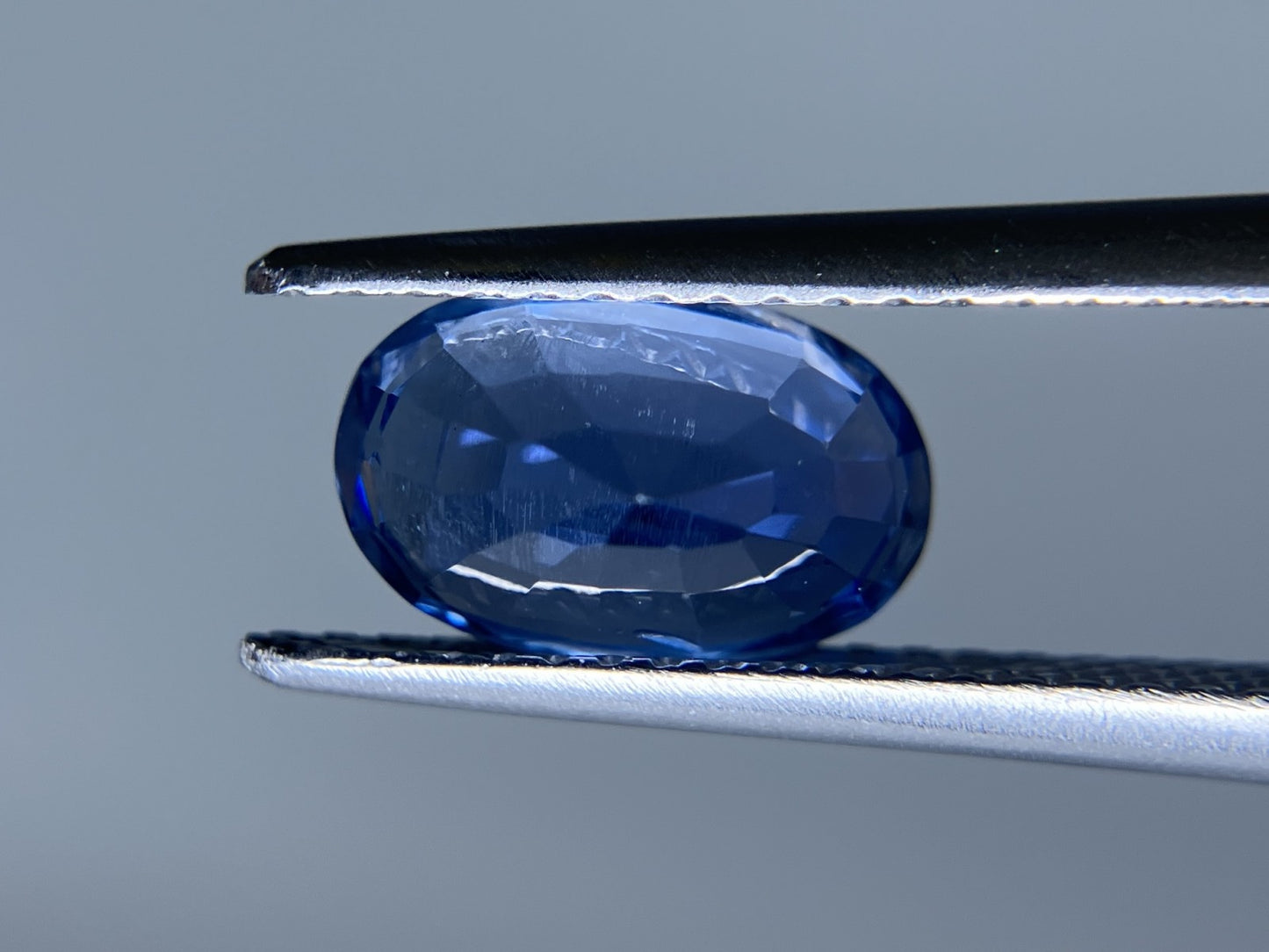 天然サファイア 非加熱 2.33ct GIA鑑別書付き  9.24㎜×5.92㎜×4.93㎜ ルース（ 裸石 ） 2868S