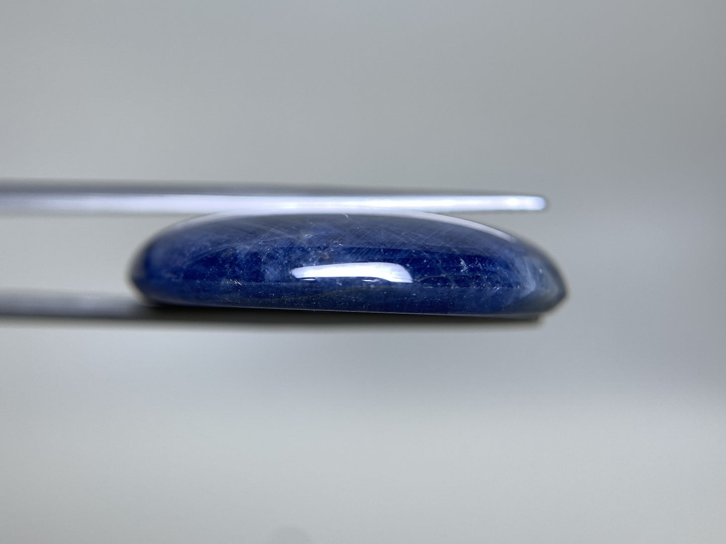 サファイア 天然 84.534ct 中央宝石ソーティング付き 34.4㎜×29.8㎜×6.9㎜ ルース（ 裸石 ） 6776Y