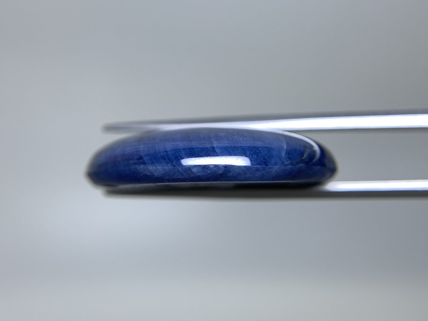 サファイア 天然 84.534ct 中央宝石ソーティング付き 34.4㎜×29.8㎜×6.9㎜ ルース（ 裸石 ） 6776Y