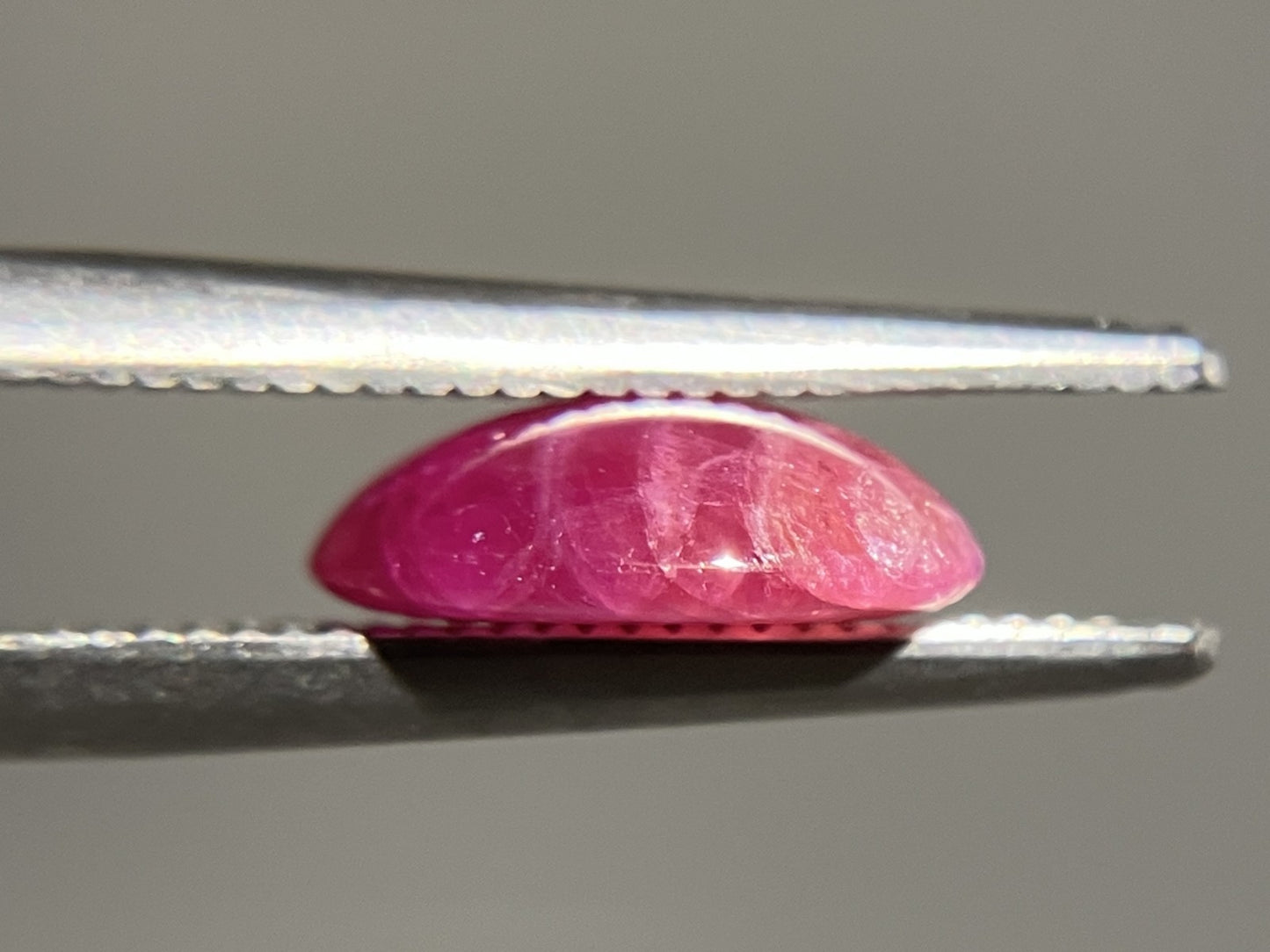 スタールビー 2.430ct  宝石ソーティング付き  9.1㎜×7.6㎜×2.9㎜  ルース（ 裸石 ） 4222YY