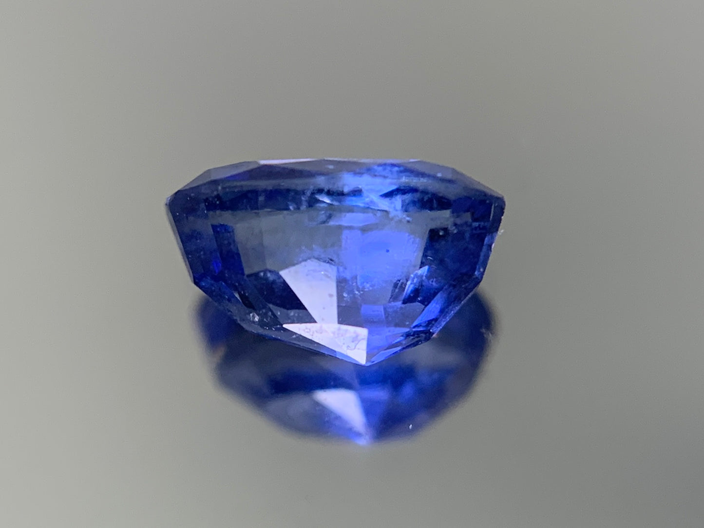 サファイア  1.36ct  GIA宝石鑑別書付き  Sri Lanka  No heat  7.51㎜×4.26㎜×4.43㎜  ルース（ 裸石 ）   1818Y