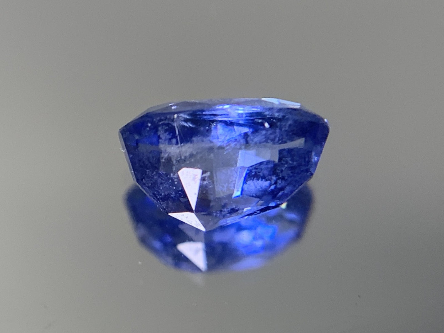 サファイア  1.36ct  GIA宝石鑑別書付き  Sri Lanka  No heat  7.51㎜×4.26㎜×4.43㎜  ルース（ 裸石 ）   1818Y