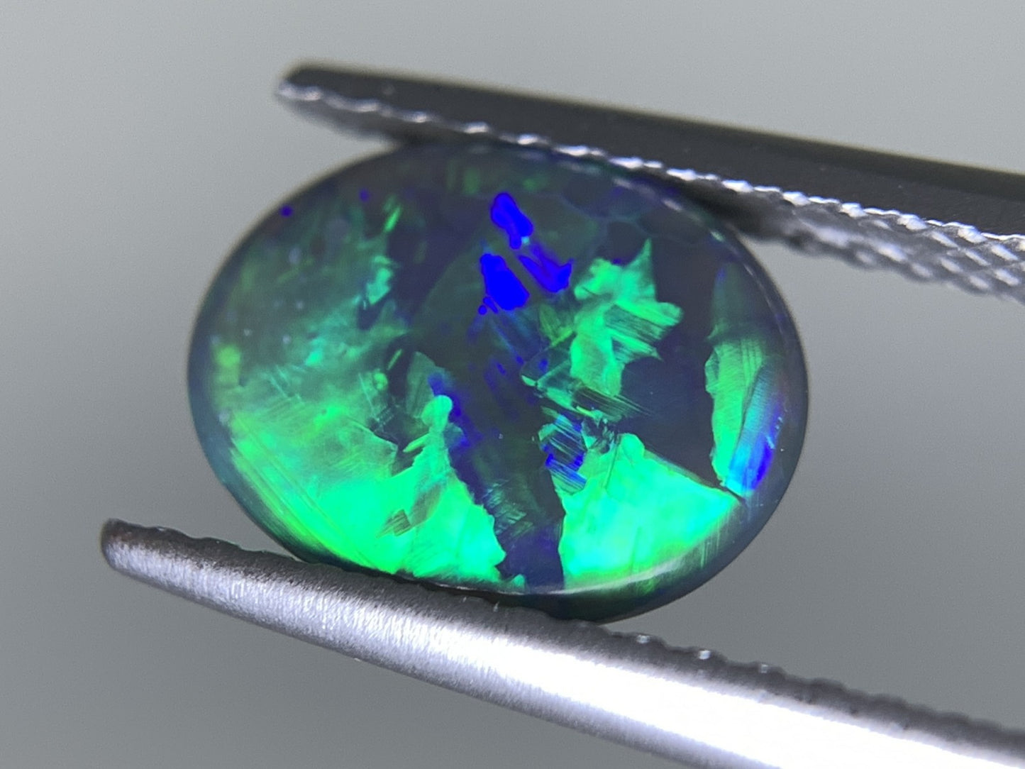 ブラックオパール 天然  1.007ct  中央宝石ソーティング付き  9.2㎜×7.1㎜×2.2㎜  ルース（ 裸石 ） 5840Y