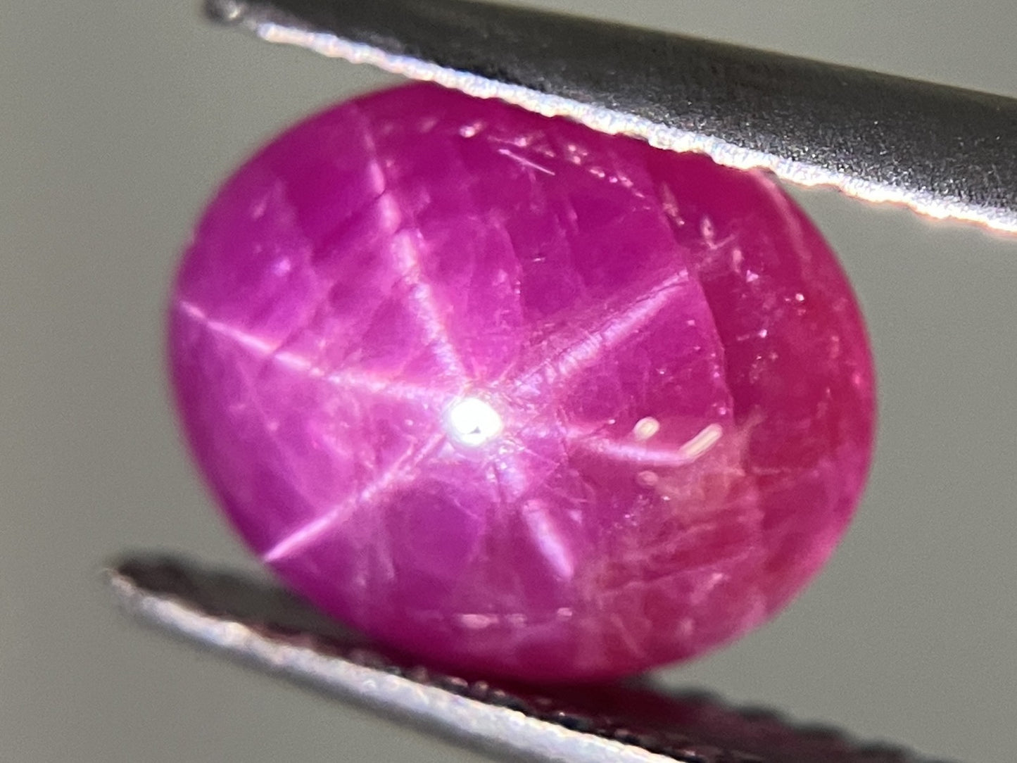 スタールビー 2.430ct  宝石ソーティング付き  9.1㎜×7.6㎜×2.9㎜  ルース（ 裸石 ） 4222YY