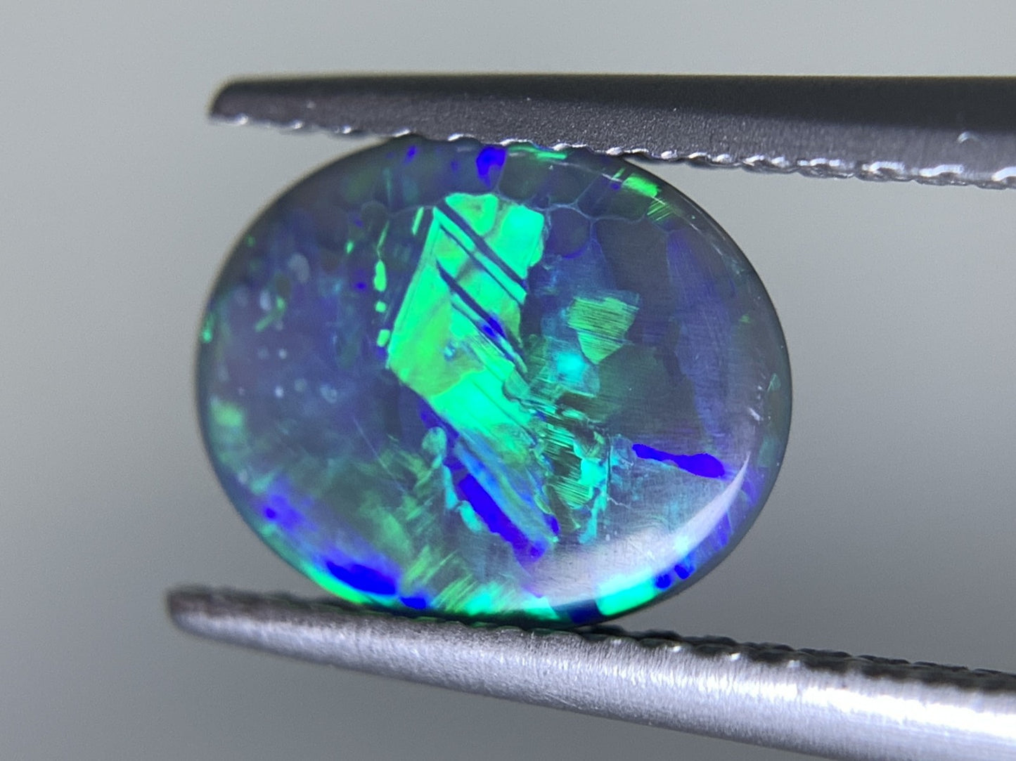 ブラックオパール 天然  1.007ct  中央宝石ソーティング付き  9.2㎜×7.1㎜×2.2㎜  ルース（ 裸石 ） 5840Y