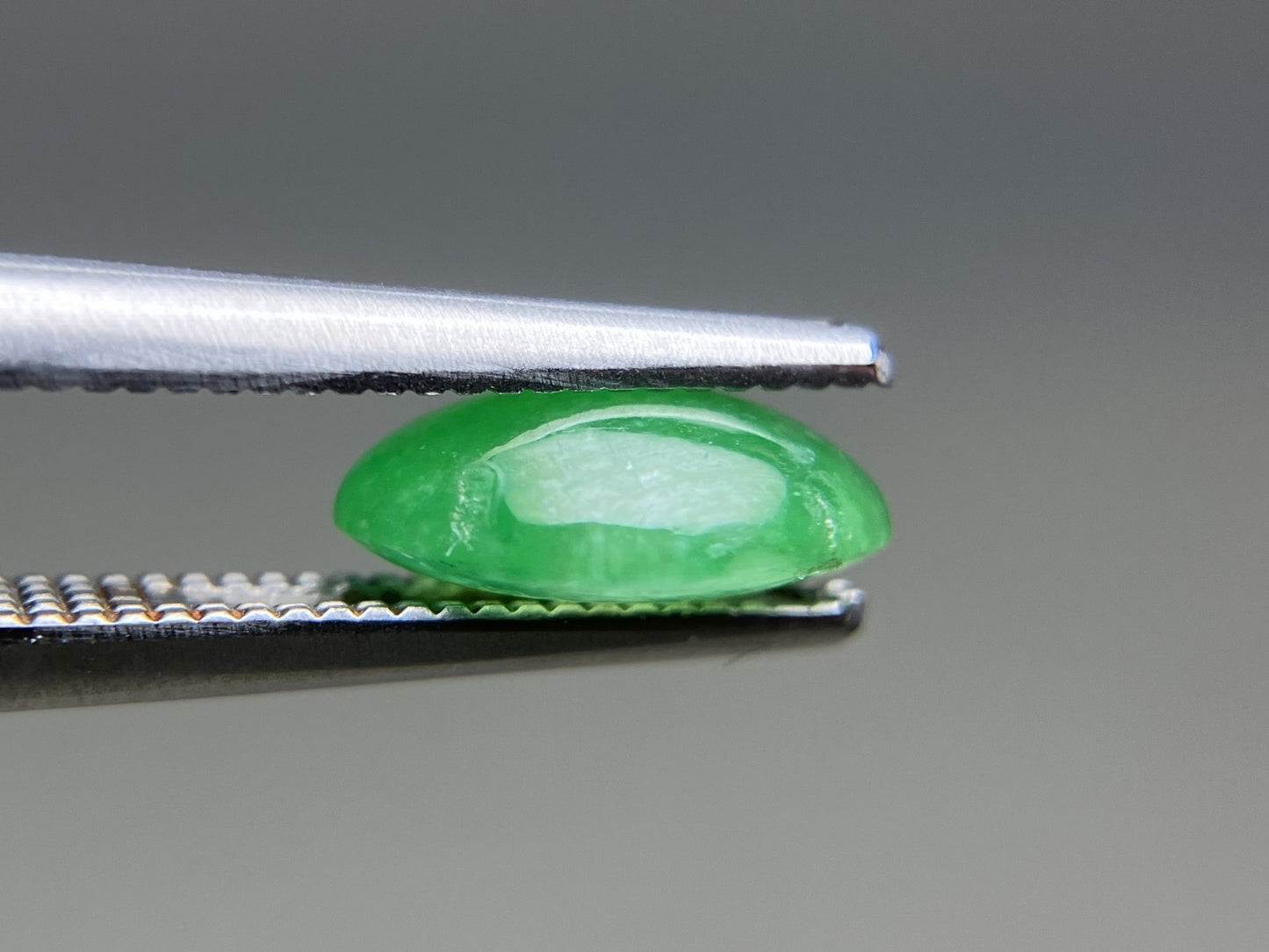 ひすい（ヒスイ 翡翠） 天然 1.502ct 宝石ソーティング付き 8.5㎜×6.3㎜×3.1㎜ ルース（ 裸石 ） 7174YY