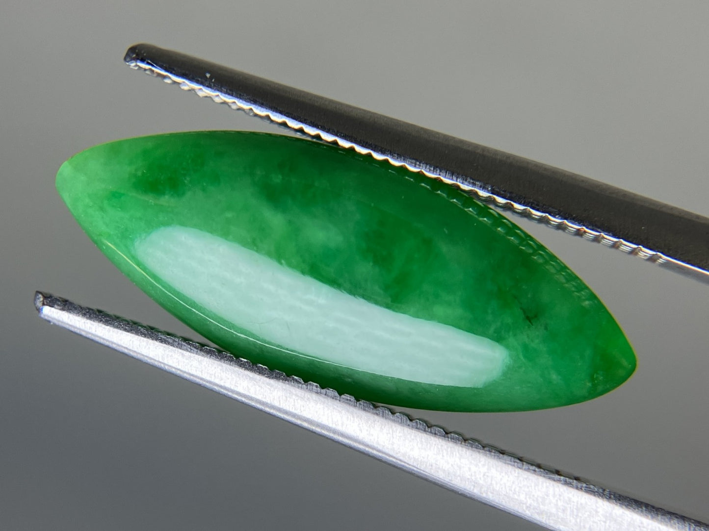 ひすい（ヒスイ 翡翠） 天然 5.208ct 宝石ソーティング付き 19.6㎜×7.6㎜×4.3㎜ ルース（ 裸石 ） 7256YY