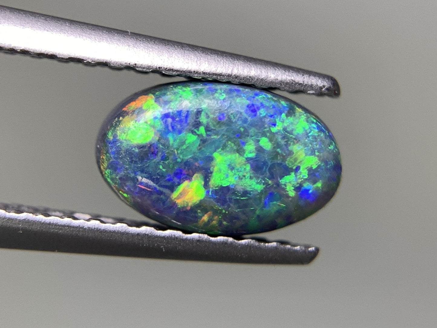 ブラックオパール 0.935ct 宝石ソーティング付き  8.0㎜×5.0㎜×3.3㎜  ルース（ 裸石 ） 2527Y