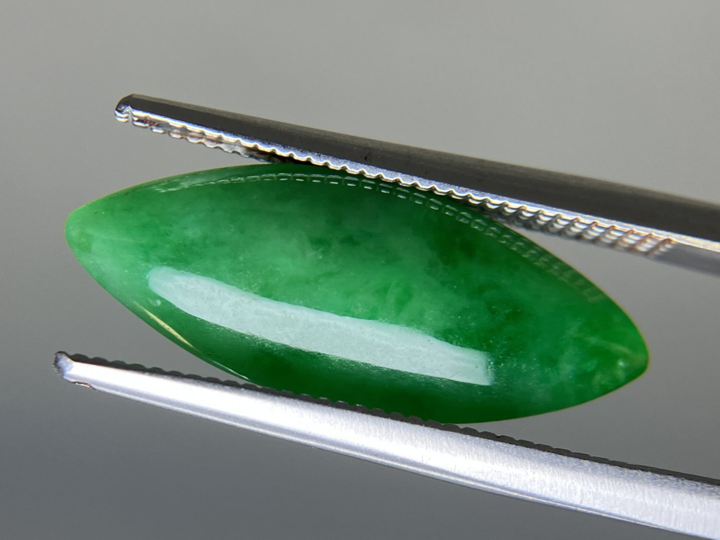 ひすい（ヒスイ 翡翠） 天然 5.208ct 宝石ソーティング付き 19.6㎜×7.6㎜×4.3㎜ ルース（ 裸石 ） 7256YY