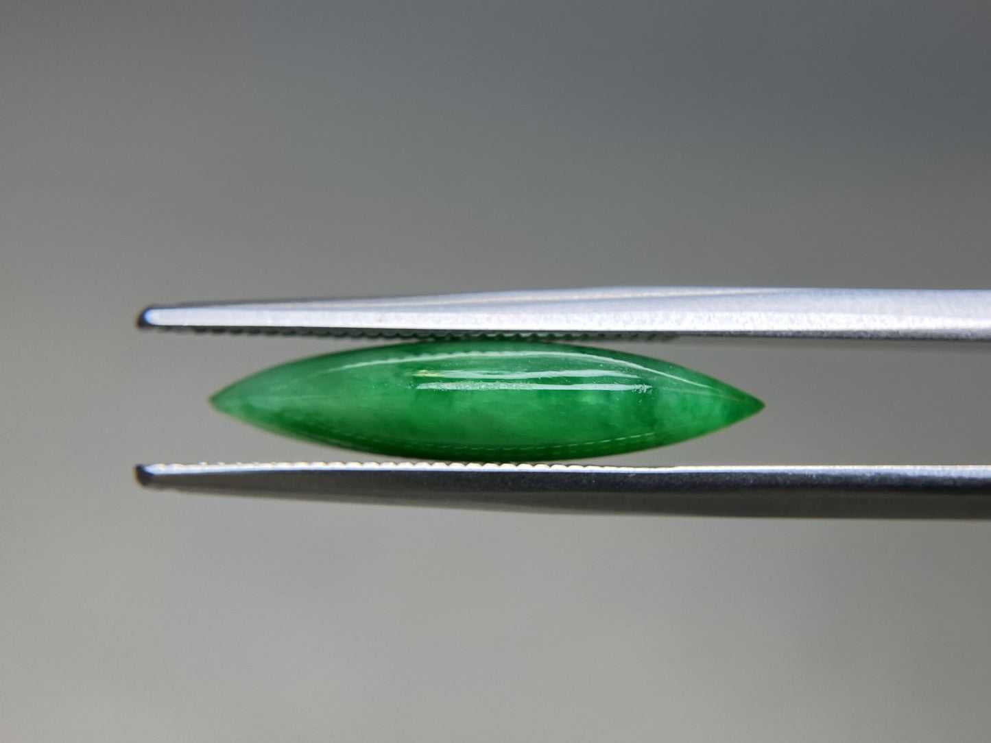ひすい（ヒスイ 翡翠） 天然 5.208ct 宝石ソーティング付き 19.6㎜×7.6㎜×4.3㎜ ルース（ 裸石 ） 7256YY