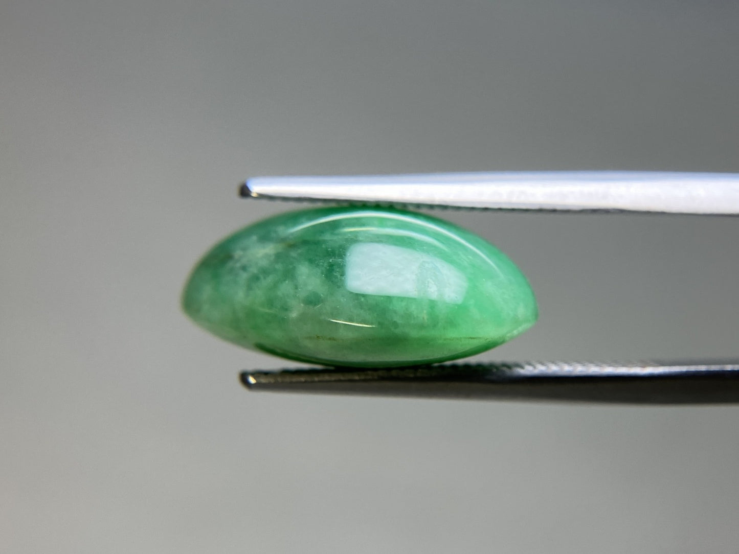 ひすい（ヒスイ 翡翠） 天然 13.593ct 宝石ソーティング付き 16.6㎜×12.8㎜×7.1㎜ ルース（ 裸石 ） 7169YY