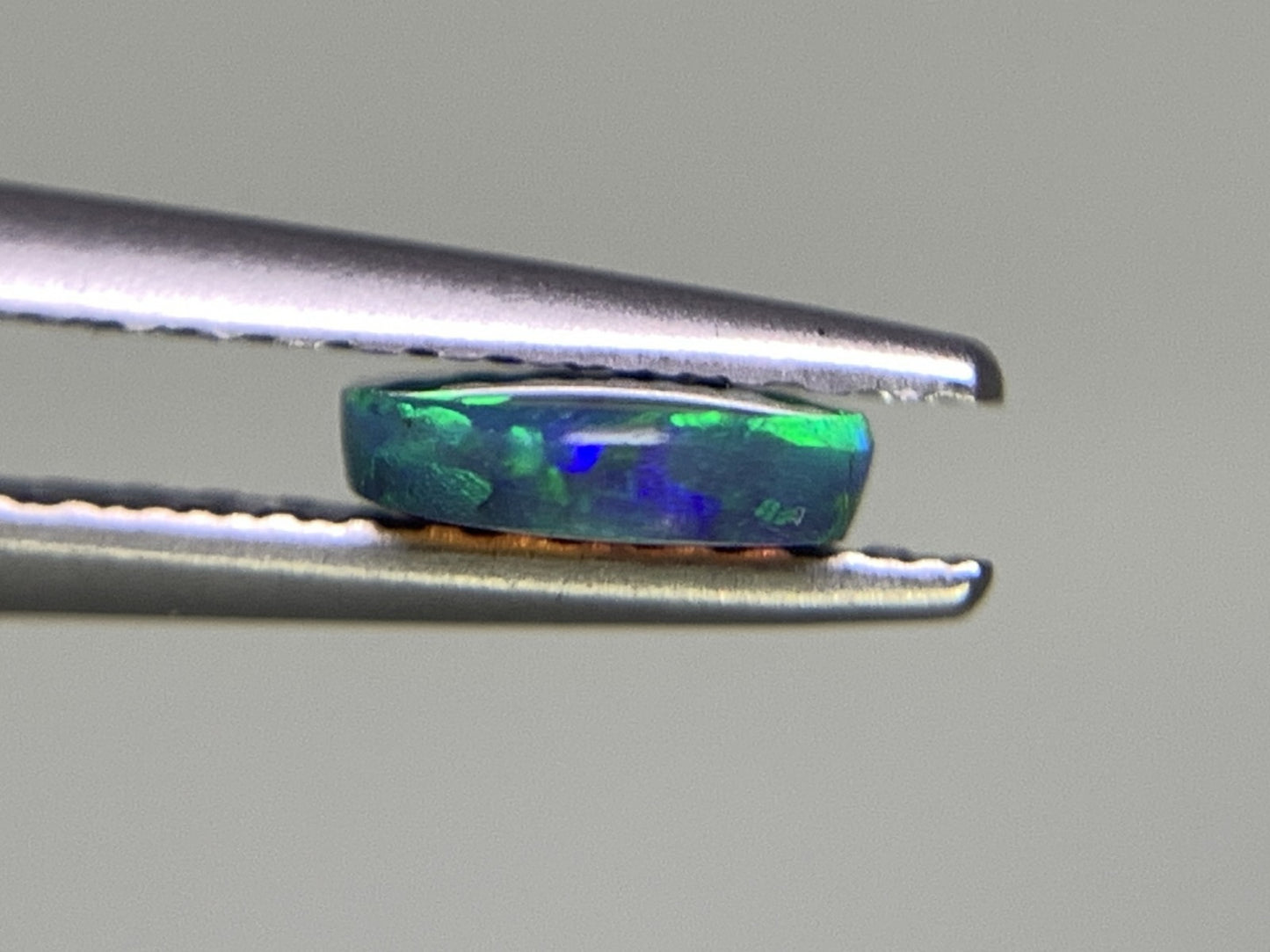 ブラックオパール 0.488ct 宝石ソーティング付き  7.4㎜×5.7㎜×1.6㎜  ルース（ 裸石 ） 2528Y