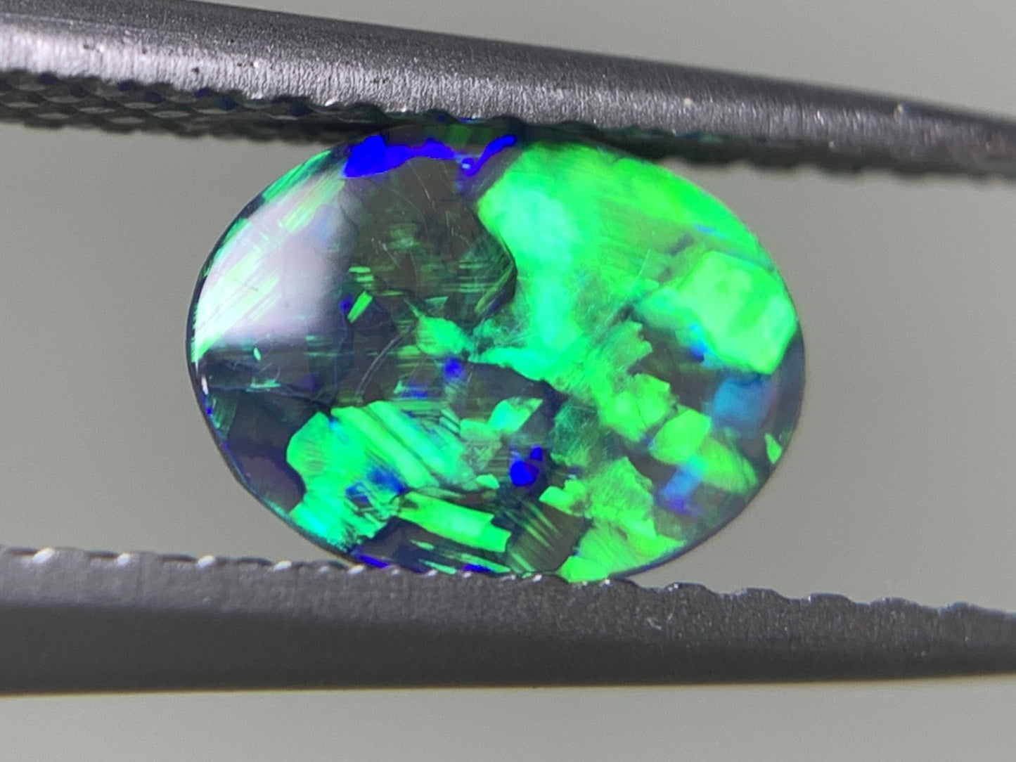 ブラックオパール 0.488ct 宝石ソーティング付き  7.4㎜×5.7㎜×1.6㎜  ルース（ 裸石 ） 2528Y