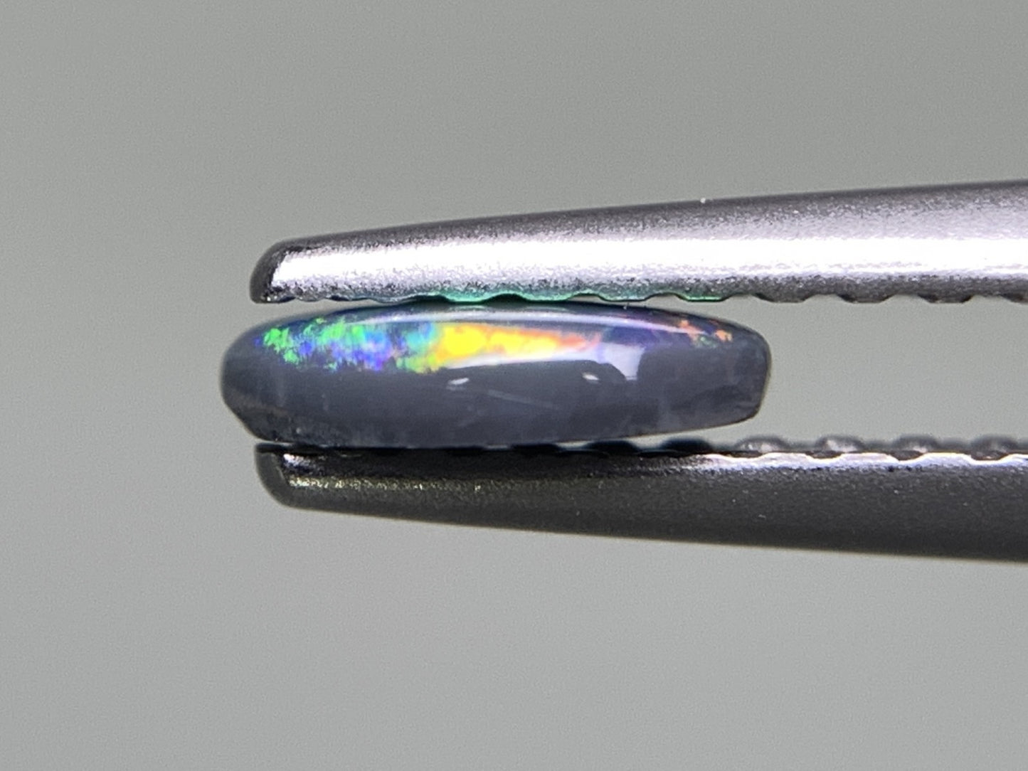 ブラックオパール 0.263ct 宝石ソーティング付き  6.1㎜×4.1㎜×1.4㎜  ルース（ 裸石 ） 2529Y