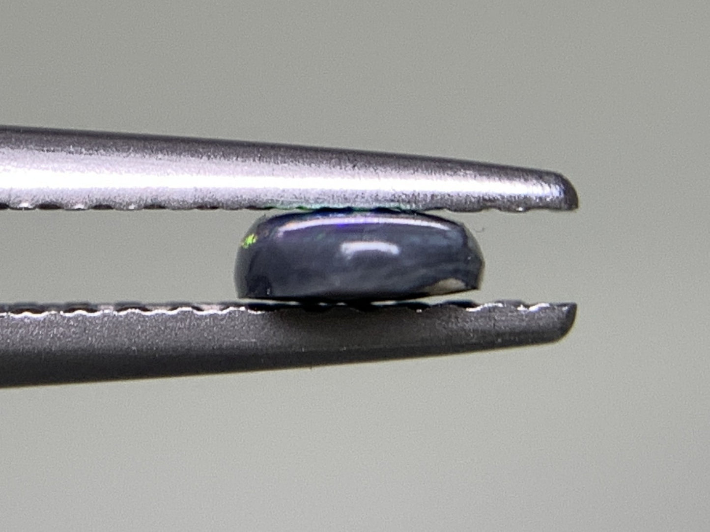 ブラックオパール 0.263ct 宝石ソーティング付き  6.1㎜×4.1㎜×1.4㎜  ルース（ 裸石 ） 2529Y
